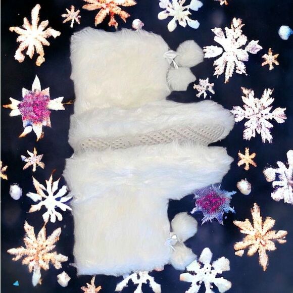 POM-POM Fuzzy Booties Slippers l L (9) l EUC - Picture 1 of 9